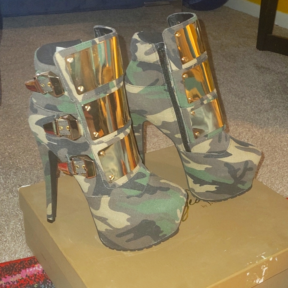 Privileged Army/Gold Metal Heels